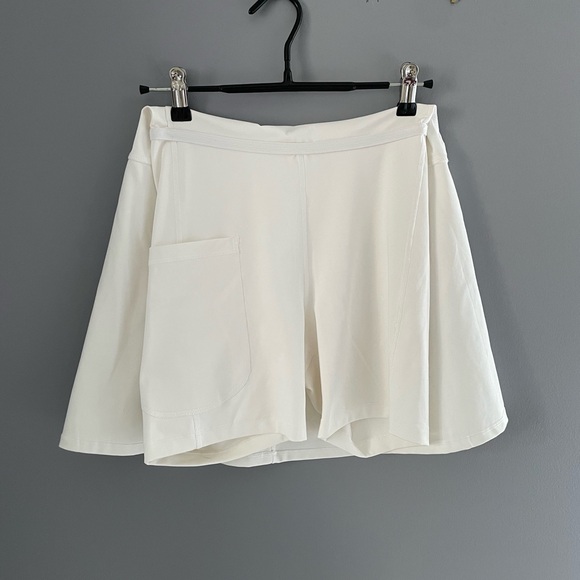 Old Navy Powersoft Skort in White - XS - Picture 3 of 4